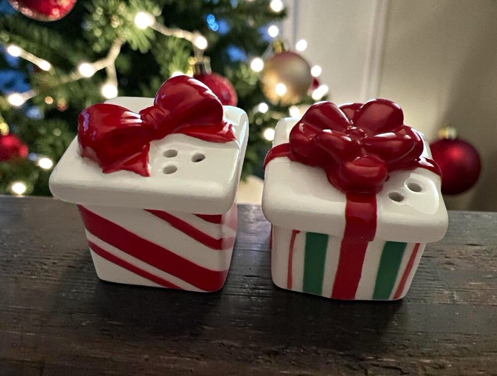 Christmas Gift Present Salt & Pepper Shakers Set Ceramic Red Green White Novelty